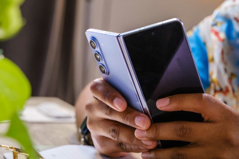 Leaker compares Z Fold 6's Cover Screen to Z Fold 5 33