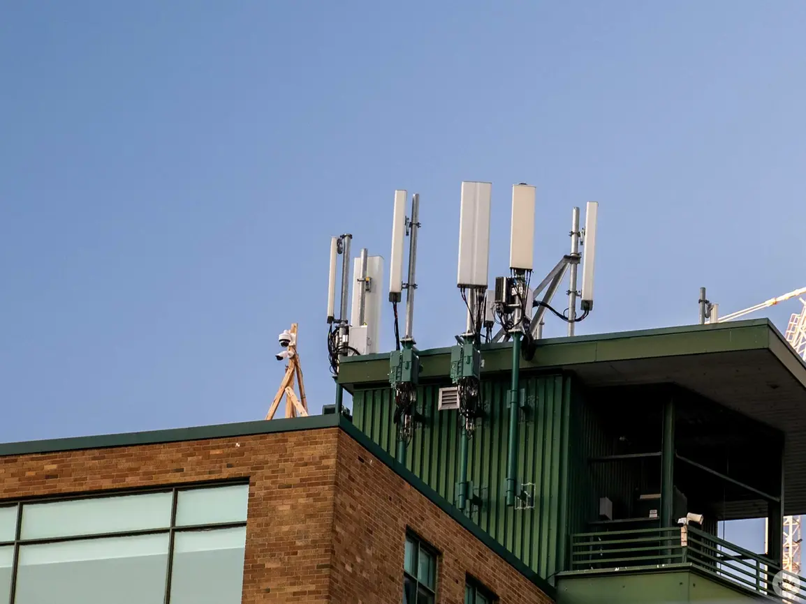 Federal Budget Aims to Boost Telecom Competition 33