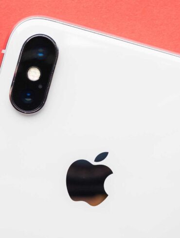 iPhone X & original AirPods are now vintage Apple. 36