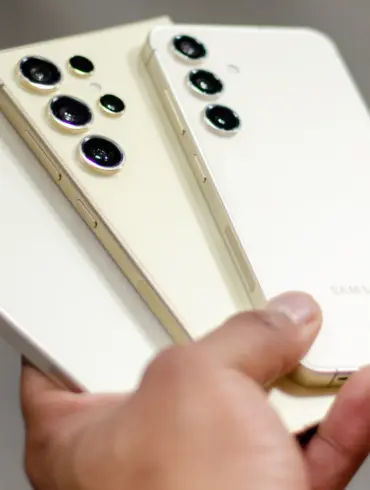 Canada's Growing Preference for Premium Smartphones Revealed 38