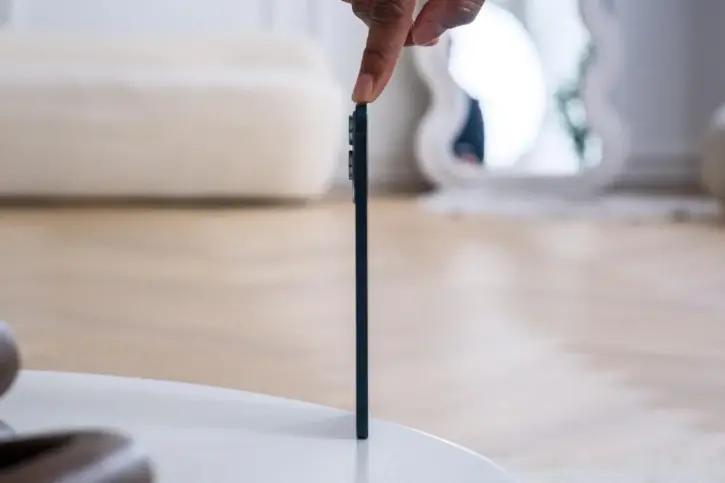 Sales of Slim Phones Decline as Apple and Samsung Reduce Production 38