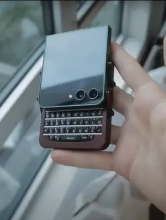 A Broken Z Flip 5 Transformed into a Slider Phone 40