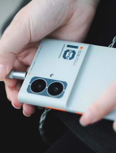 Forget It, This Phone Comes With Dual Headphone Jacks 34