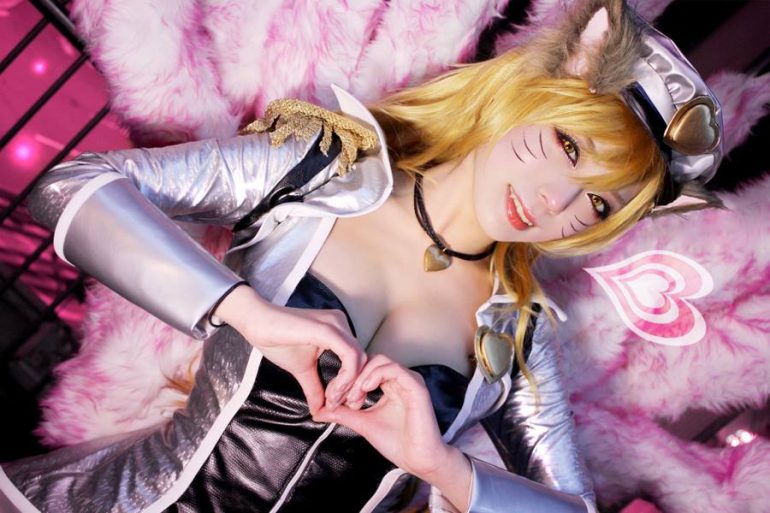 League of Legends - Popstar Ahri Cosplay