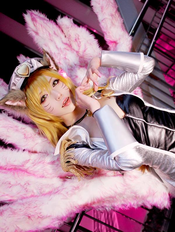 League of Legends - Popstar Ahri Cosplay