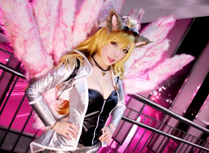 League of Legends - Popstar Ahri Cosplay