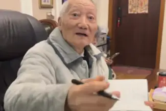 90-Year-Old Game Grandpa Yang Binglin Completes Resident Evil Requiem 90-Year-Old Game Grandpa Yang Binglin Completes Resident Evil Requiem 50