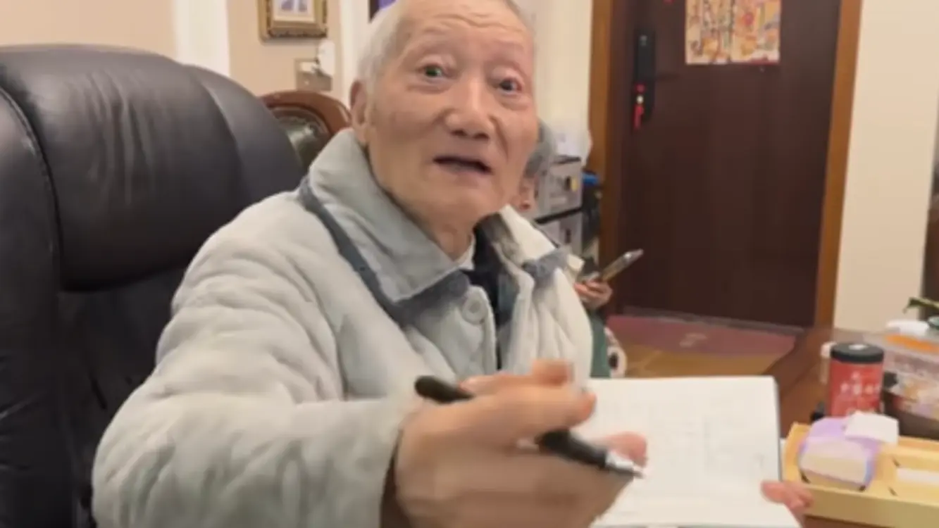 90-Year-Old Game Grandpa Yang Binglin Completes Resident Evil Requiem