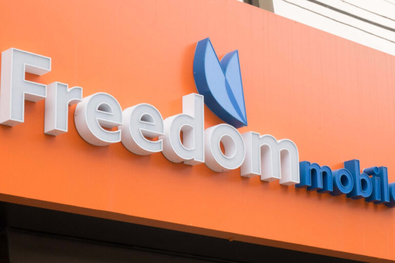 Quebecor Dominates Canadian Phone Activations in First Quarter 36