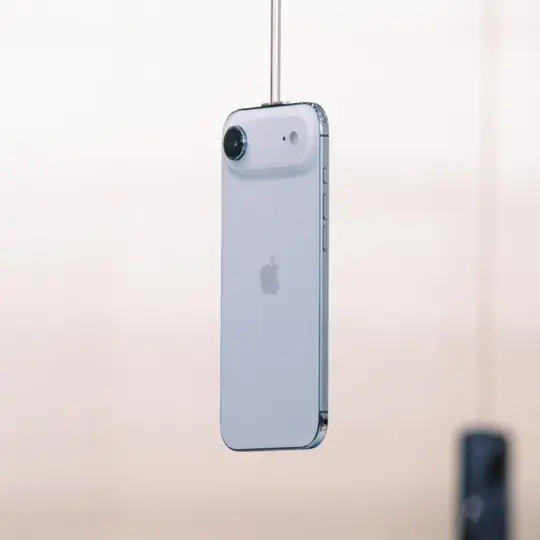 Apple's New MagSafe Battery Exclusively Compatible with iPhone Air 33