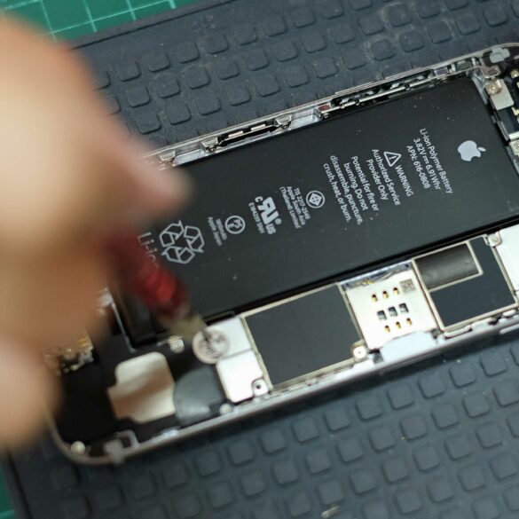 New EU law could simplify iPhone battery replacement 35