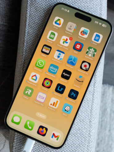 Apple patents foldable device with self-repairing screen. 36