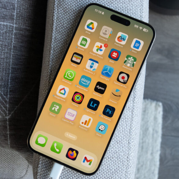 Apple patents foldable device with self-repairing screen. 28