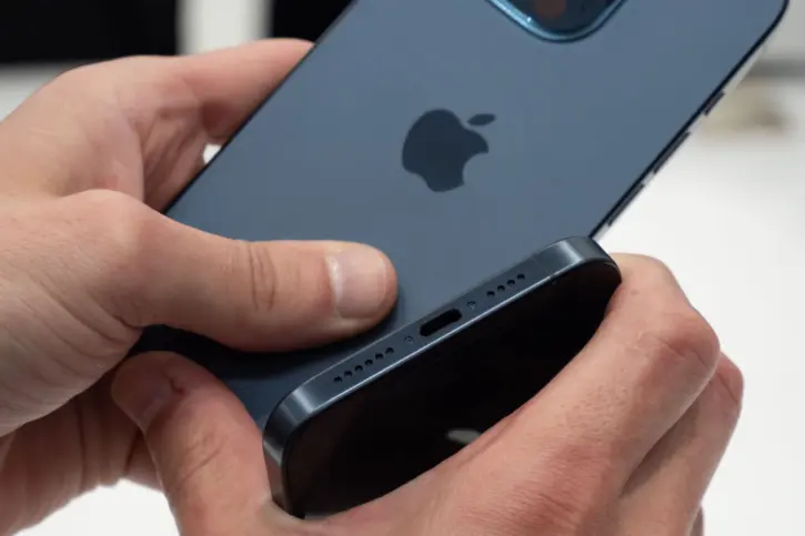 Transform Your iPhone with a Case That Switches Lightning to USB-C 64