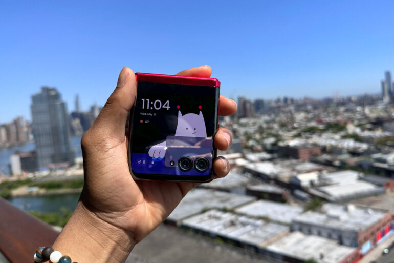 Motorola Razr 50 renders leak online. 38