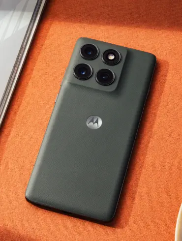 Motorola Edge 2025 Launches in Canada on June 5 Motorola Edge 2025 Launches in Canada on June 5 36