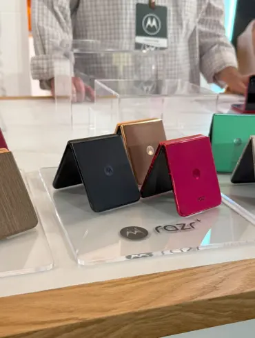 Motorola Delays Razr 2025 Launch in Key Markets 29
