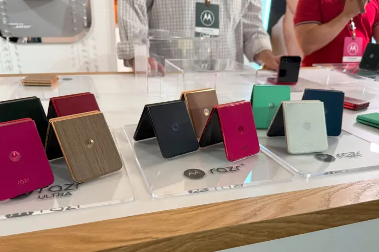 Motorola Delays Razr 2025 Launch in Key Markets 38