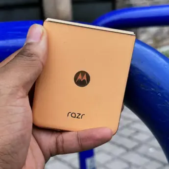 Get Great Deals on Motorola Razr and Edge for Canada Day! 41