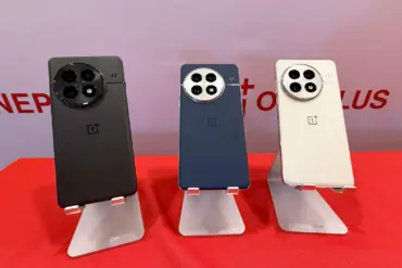 OnePlus phones now come with free gifts. 11