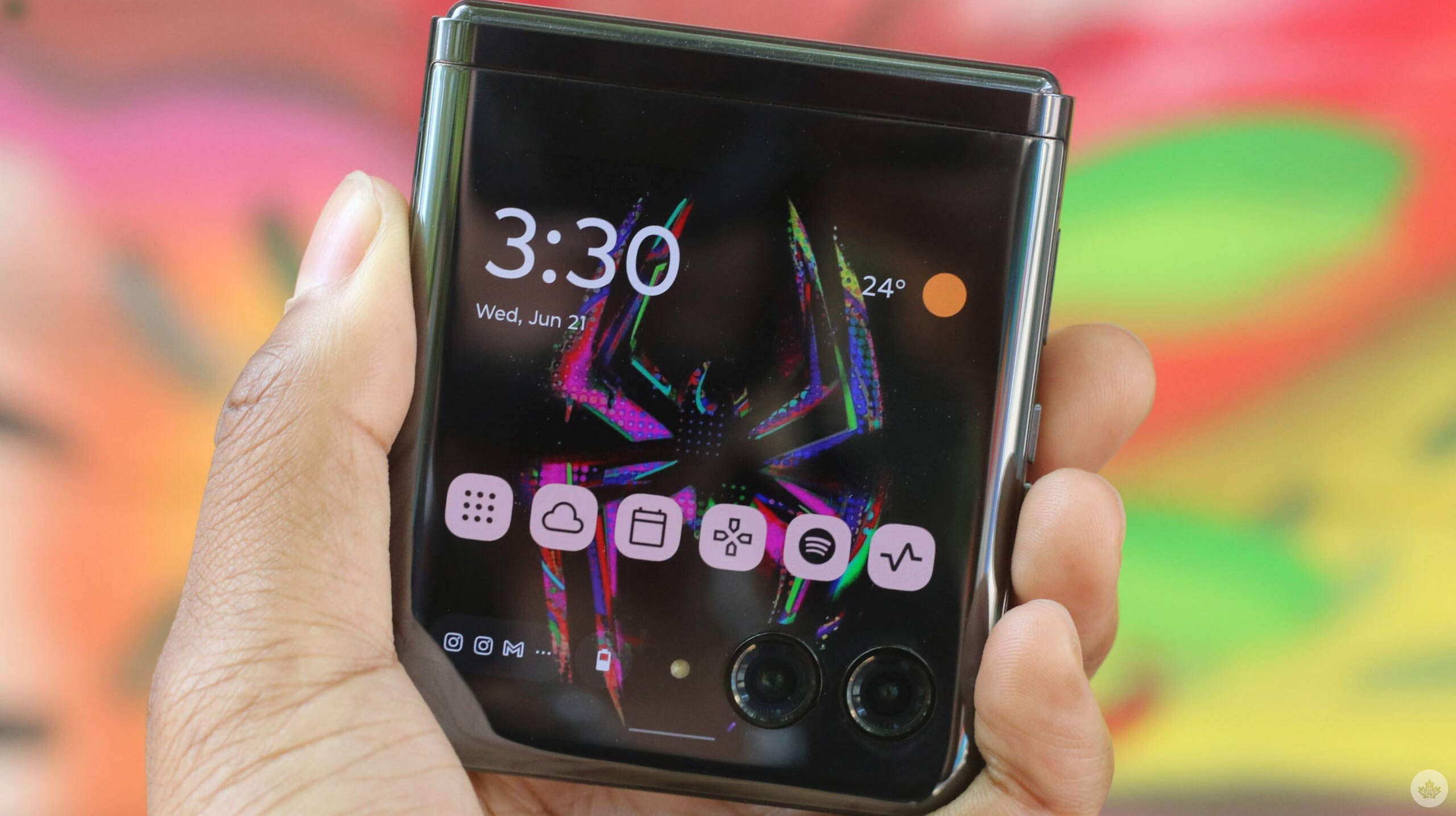 Motorola Canada offers up to $350 off select phones on Victoria Day. 30