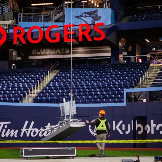 Blue Jays Fans Achieve Record Data Usage at Rogers Centre 37